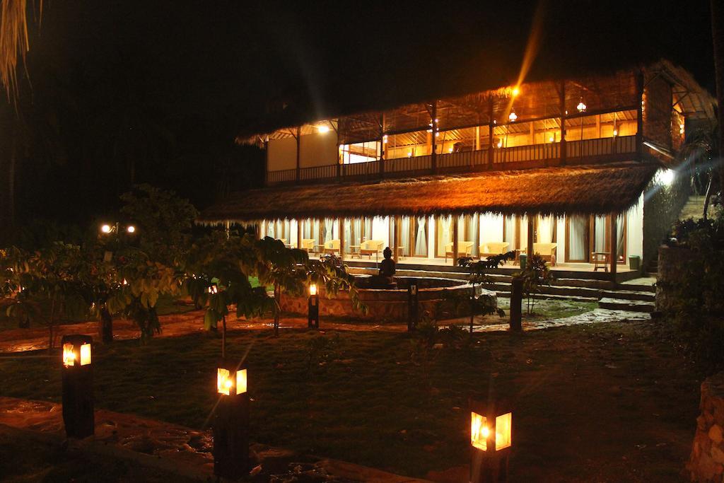 Ary'S Lagoon Bungalow & Hotel Karimunjawa Eksteriør bilde