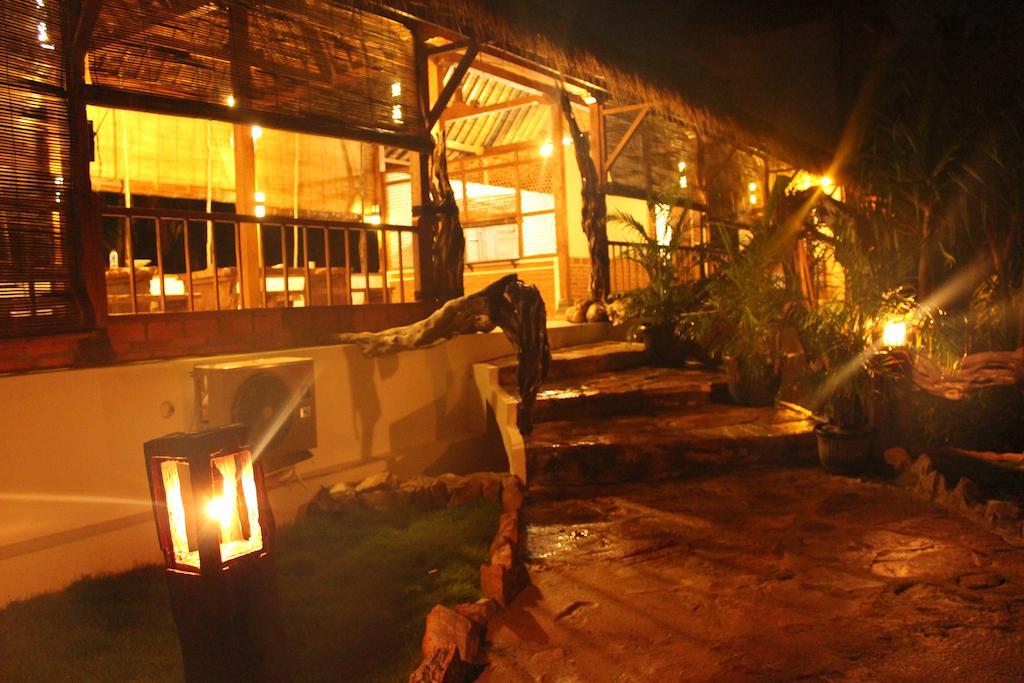 Ary'S Lagoon Bungalow & Hotel Karimunjawa Eksteriør bilde