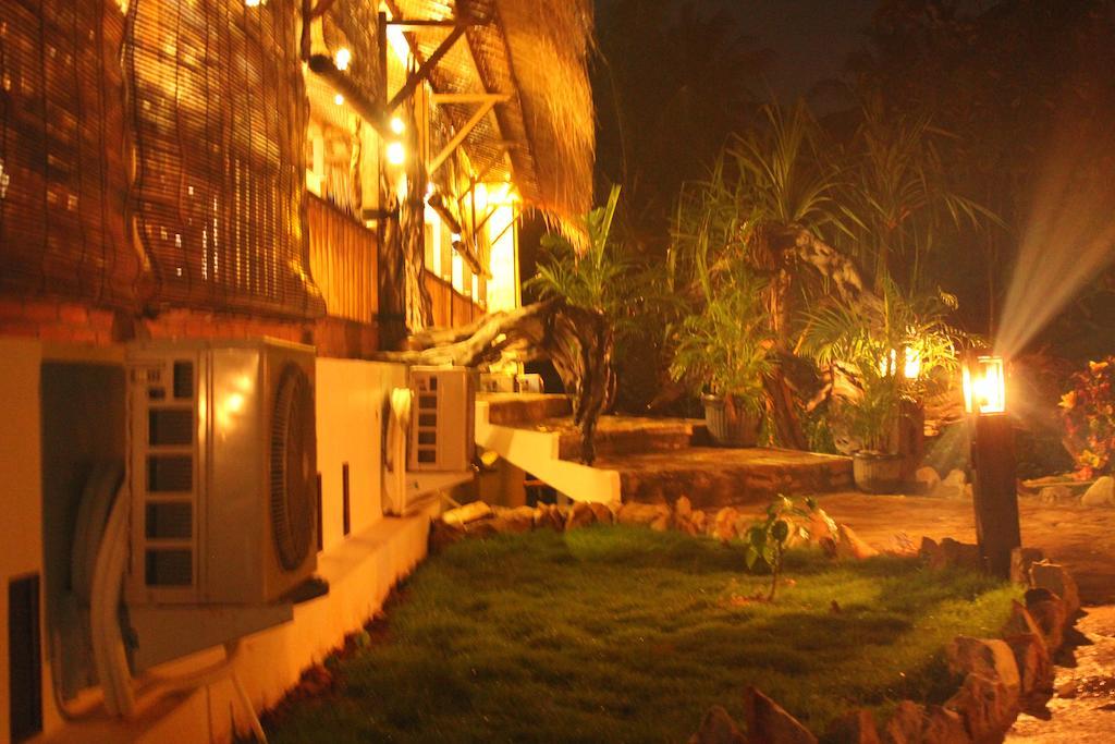 Ary'S Lagoon Bungalow & Hotel Karimunjawa Eksteriør bilde