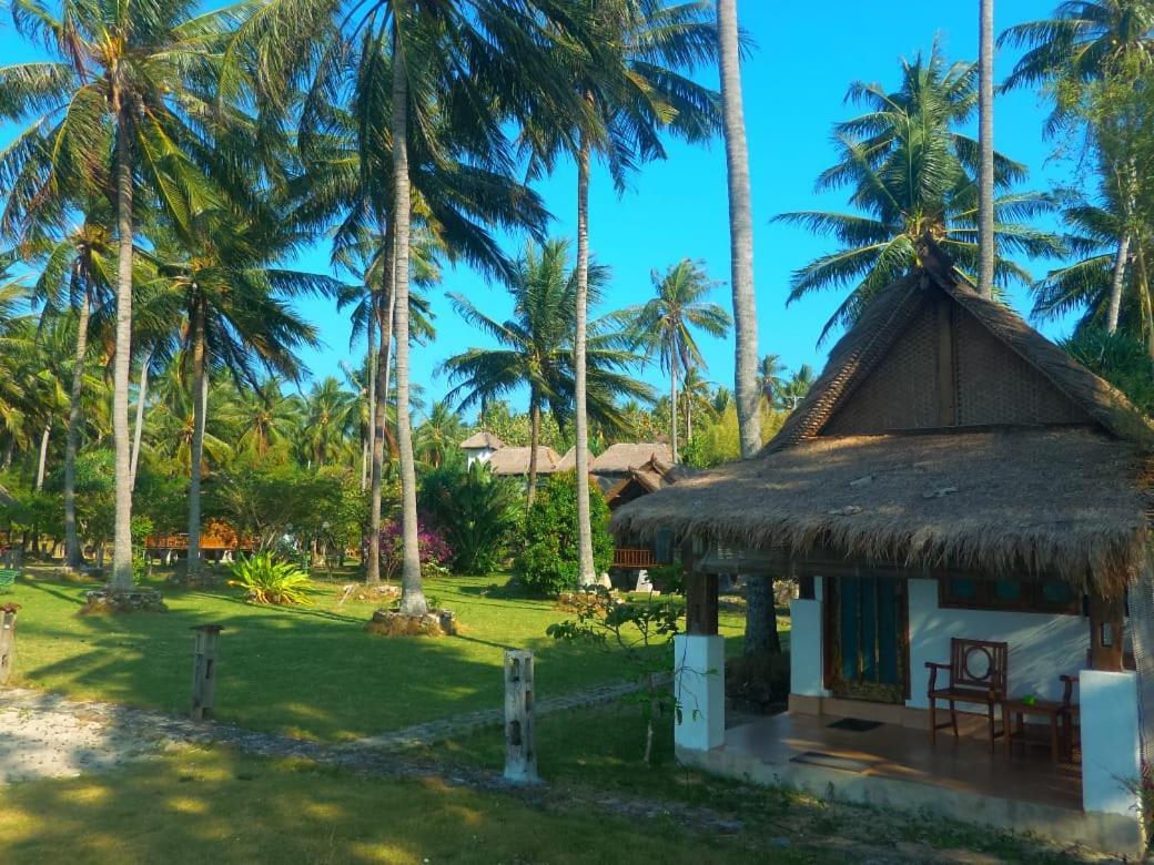 Ary'S Lagoon Bungalow & Hotel Karimunjawa Eksteriør bilde